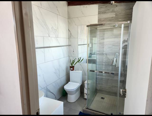 1 BEDROOM FLAT TO LET IN MIDRIDGE PARK